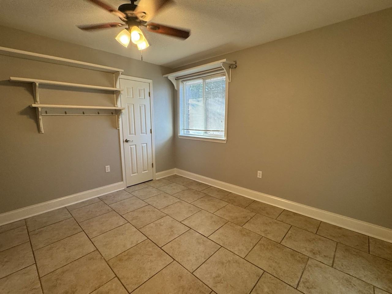 582 Jennifer Jean Dr - Photo 7 of 11