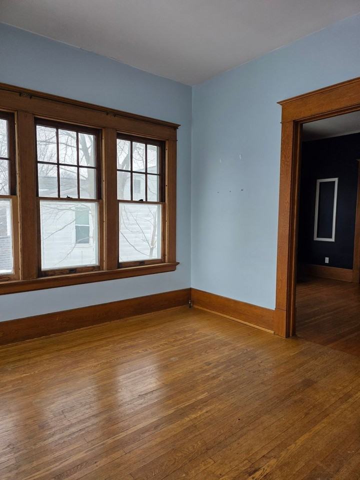 415 S Main St - Photo 4 of 31