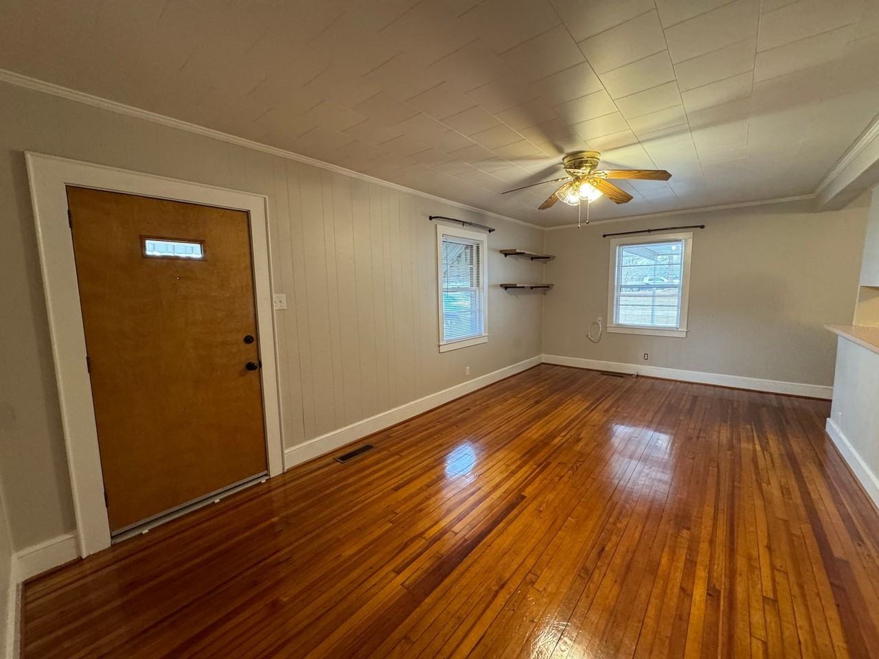 9019 Reames Rd - Photo 2 of 7