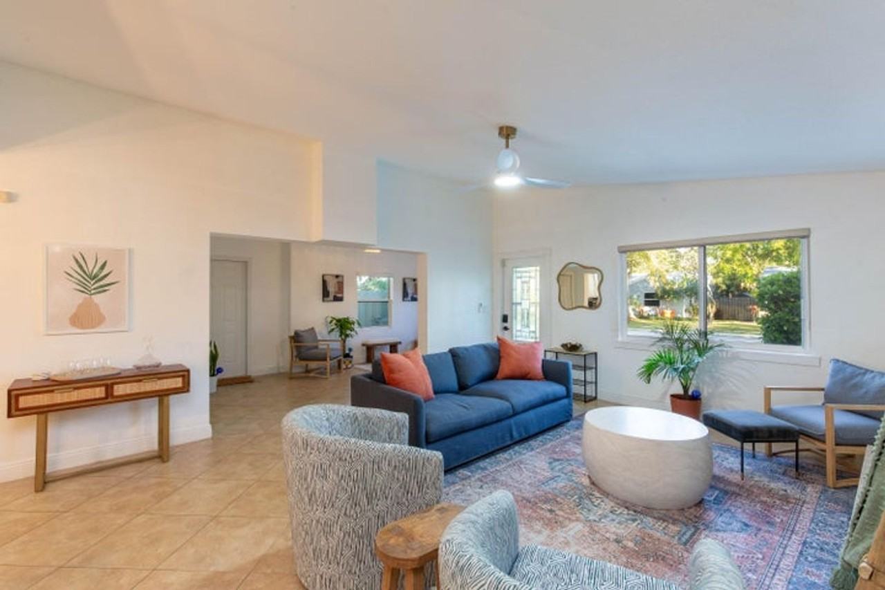 327 Dartmouth Dr - Photo 4 of 31