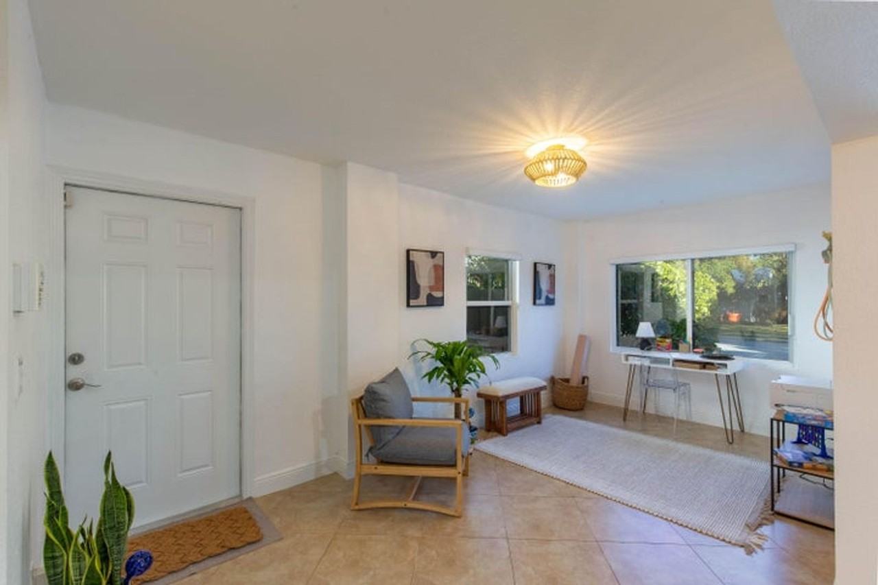 327 Dartmouth Dr - Photo 5 of 31