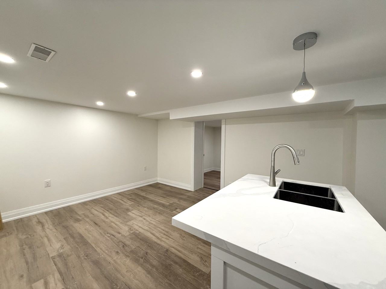 967 Mohawk Rd E - Photo 2 of 7