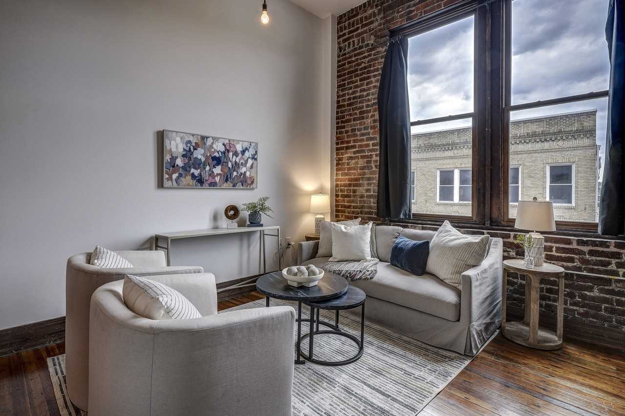 London's Lofts - Photo 4 of 43