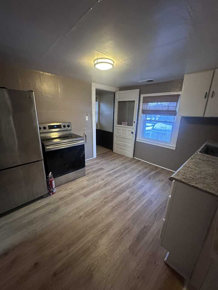 2114 West 40th Street - Photo 2 of 18