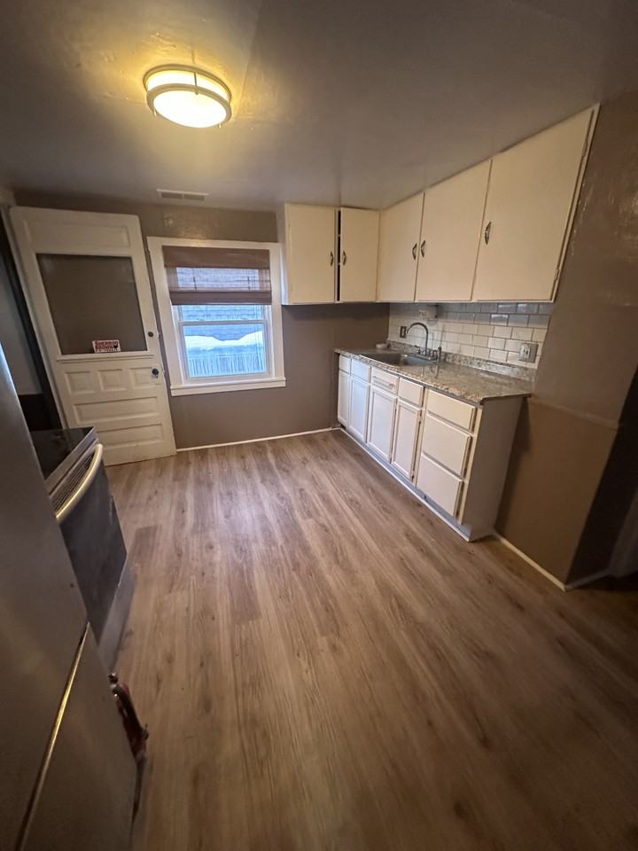 2114 West 40th Street - Photo 3 of 18