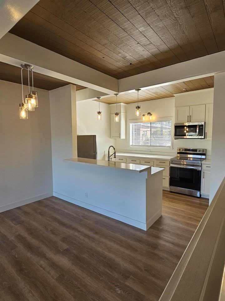 330 Johnson - Photo 4 of 30