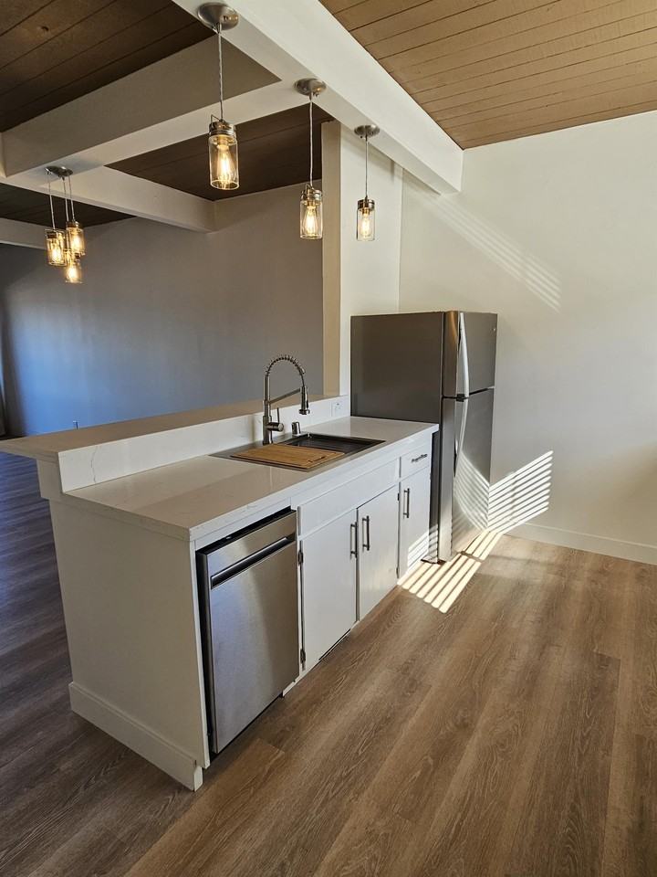 330 Johnson - Photo 7 of 30