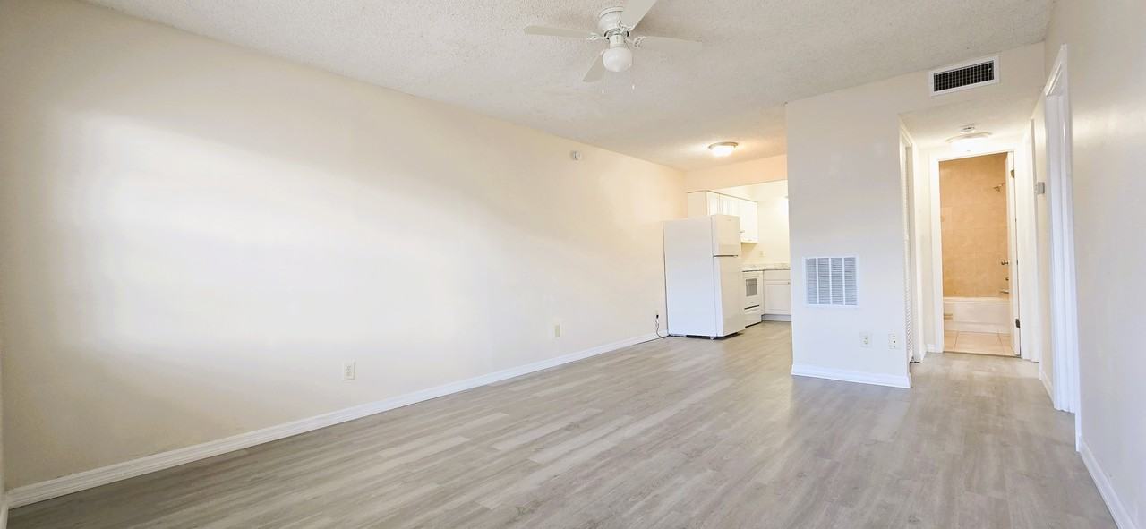 Lake Wales Condominium LLC- 501 - Photo 2 of 7