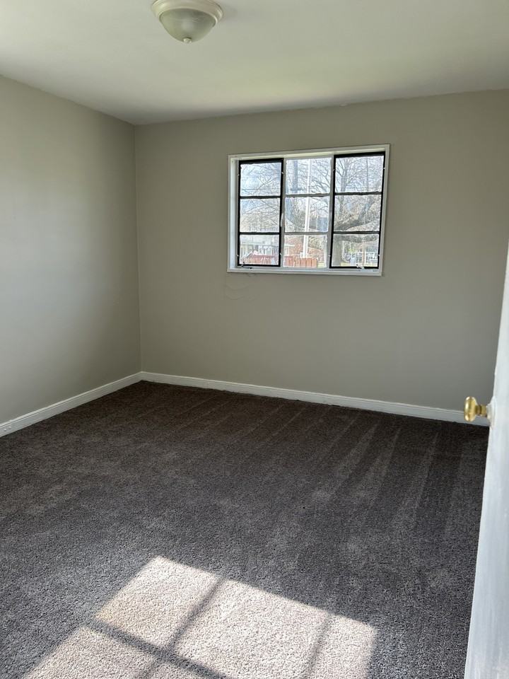 105 Lambden Avenue - Photo 4 of 6