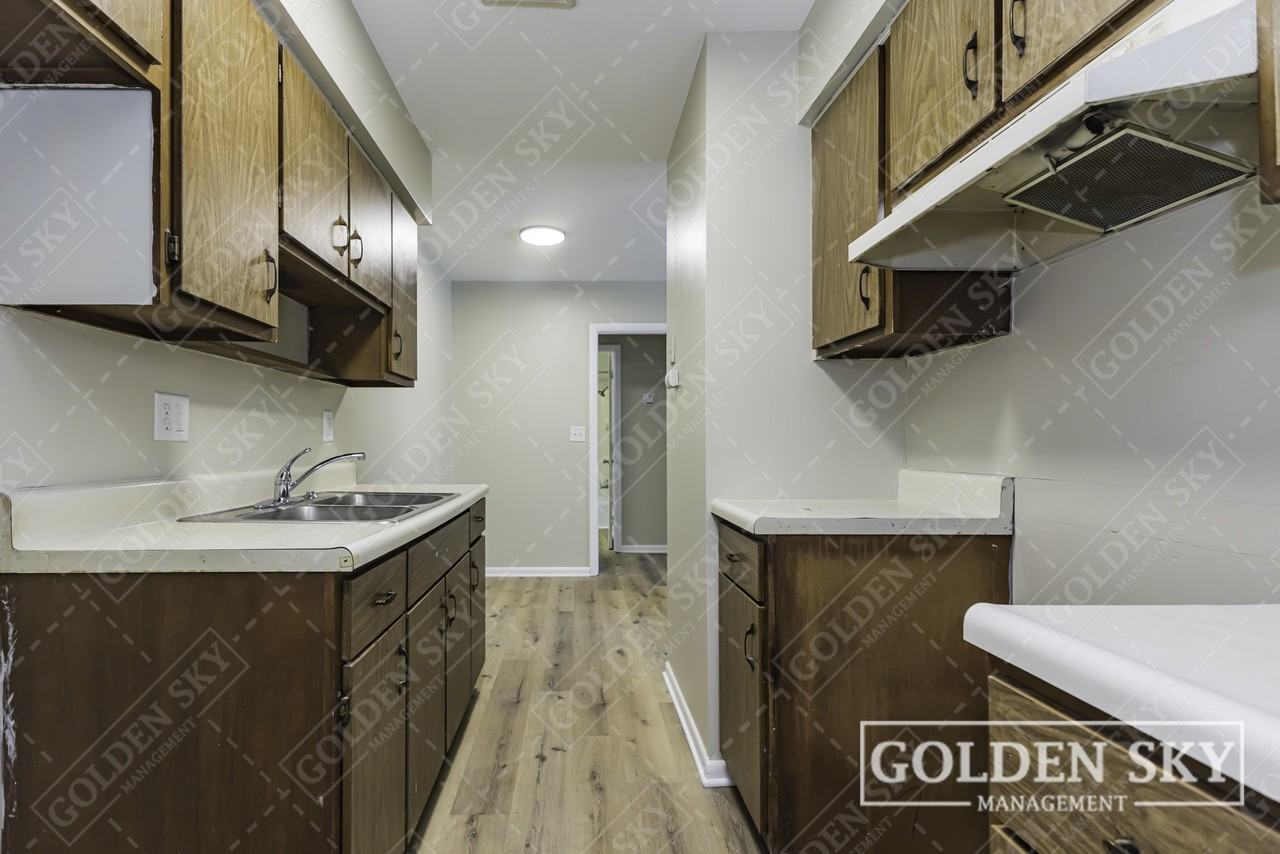 4611 South Madison Street - Photo 4 of 11