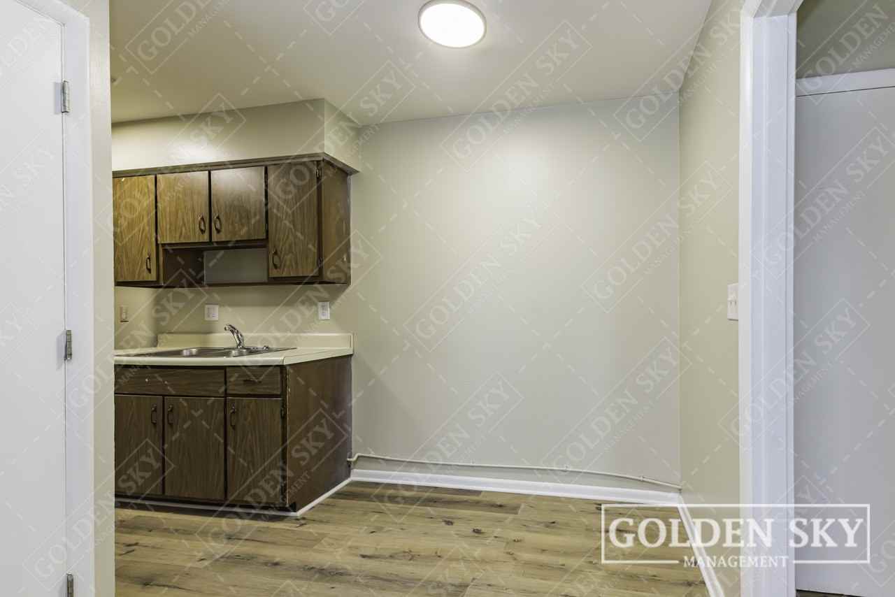 4611 South Madison Street - Photo 5 of 11