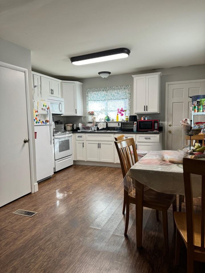 524 South Holly Street - Photo 3 of 5