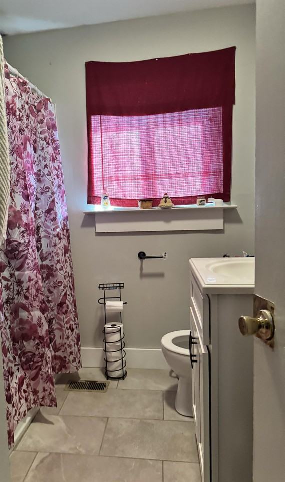 524 South Holly Street - Photo 4 of 5