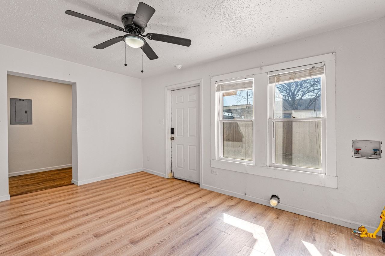 1915 McKenzie Avenue - Photo 4 of 8