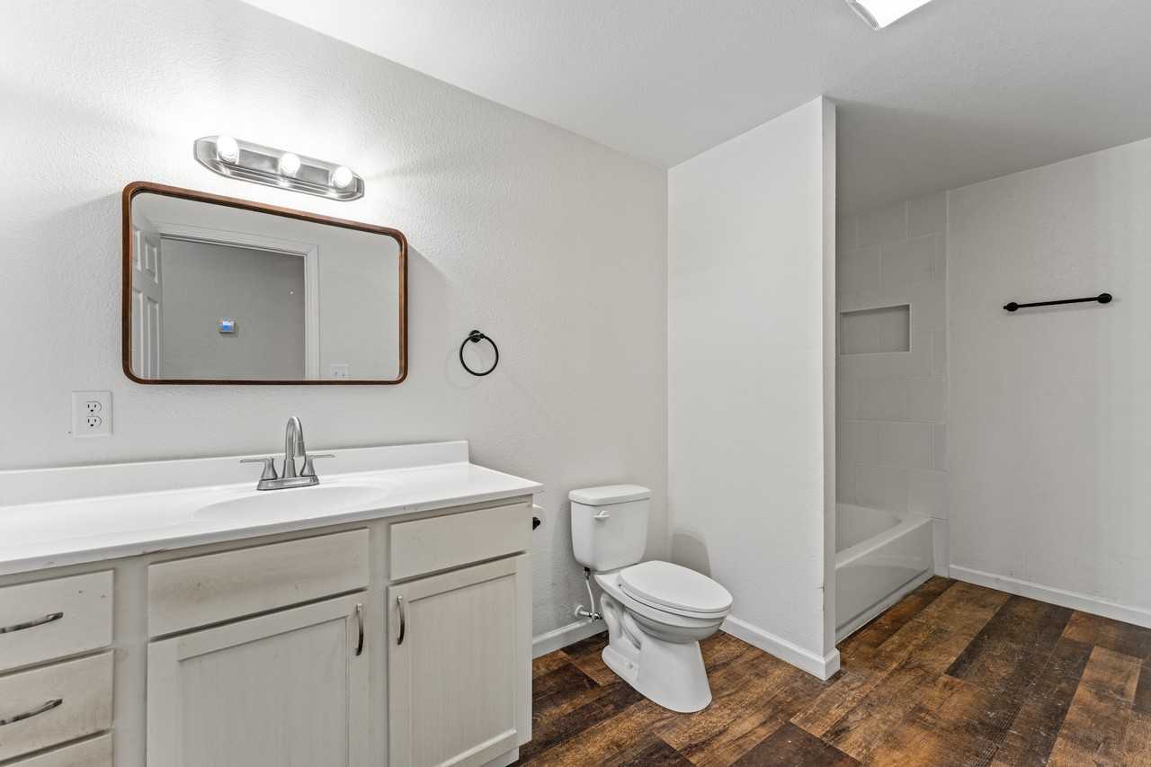 1915 McKenzie Avenue - Photo 5 of 8