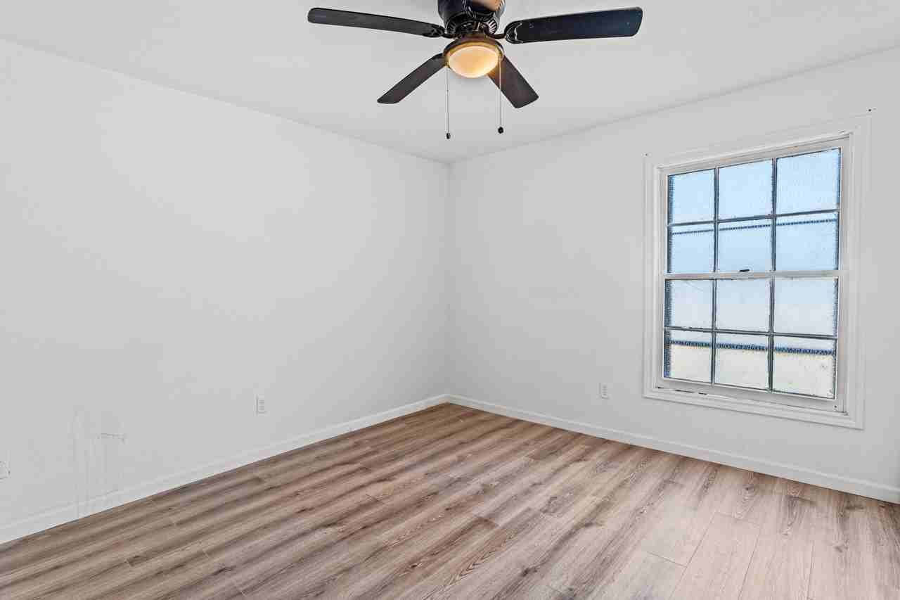 1915 McKenzie Avenue - Photo 7 of 8