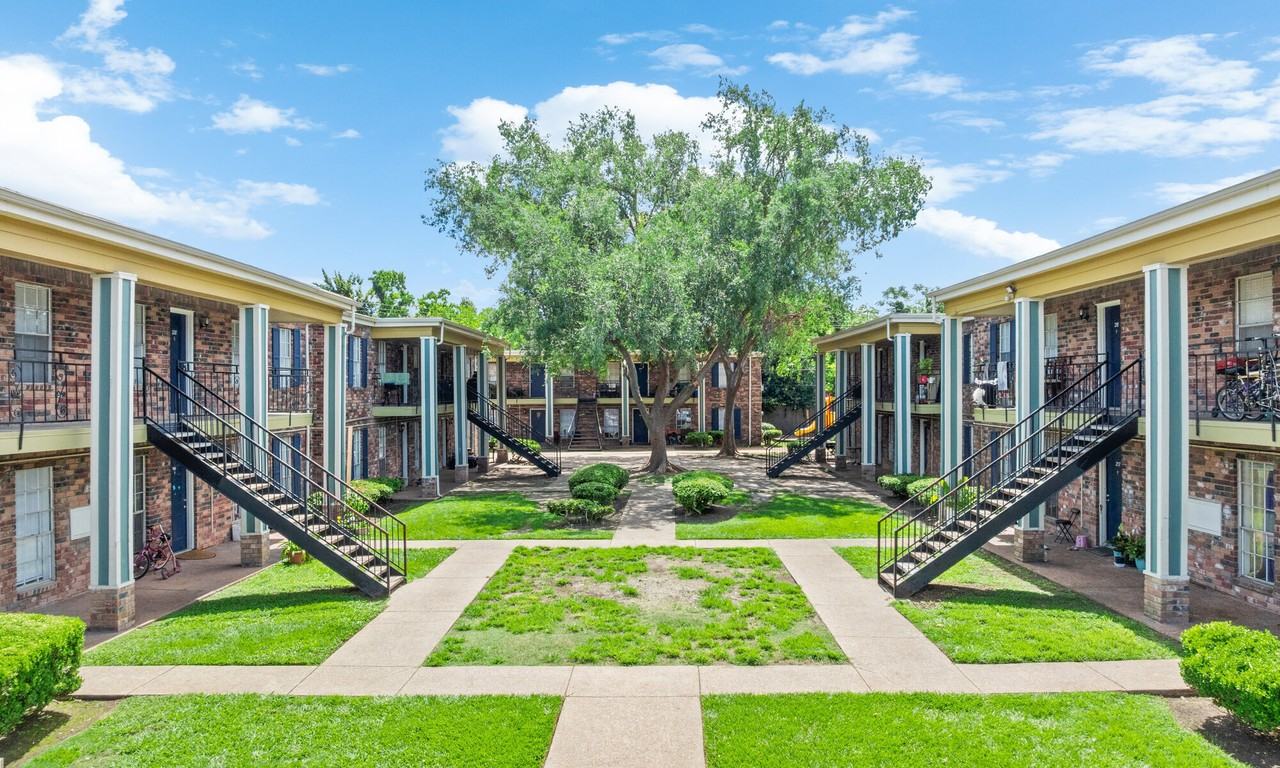 La Carmona - Photo 6 of 32