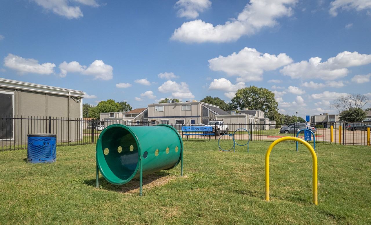 Huntington Village And Cambridge Crossing - Photo 5 of 34