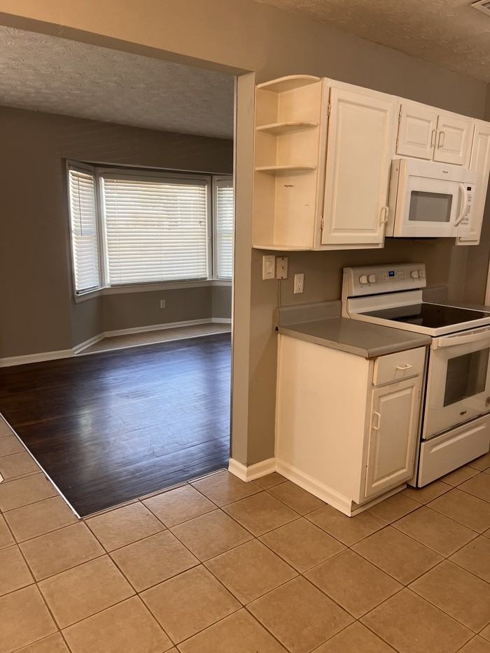 227 Goldie Dr Se - Photo 3 of 10