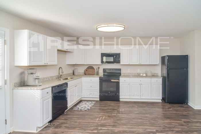 108 Lockport Dr - Photo 2 of 19