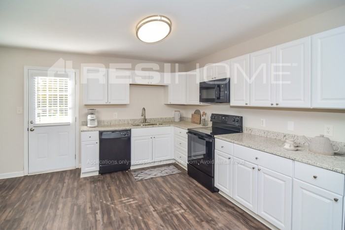 108 Lockport Dr - Photo 3 of 19