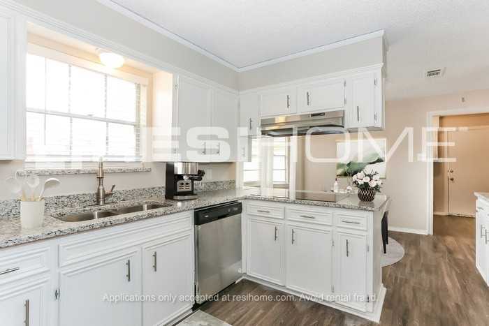 4707 Summer Ln - Photo 2 of 18