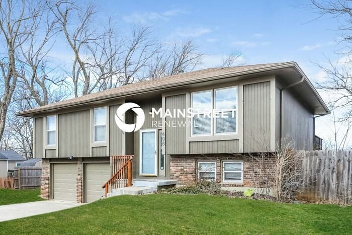 406 E 164th Ter - Photo 4 of 17