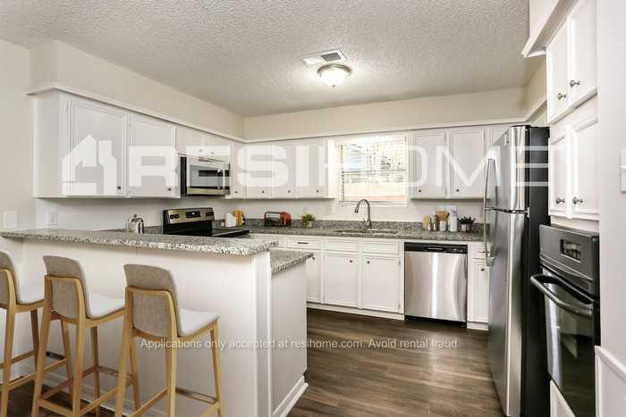 711 Equinox St - Photo 2 of 19