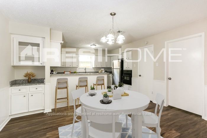 711 Equinox St - Photo 3 of 19