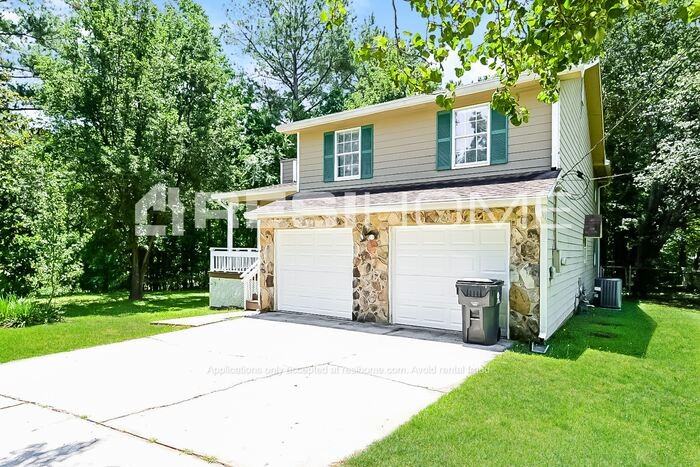 662 Fairhaven Blvd - Photo 2 of 18