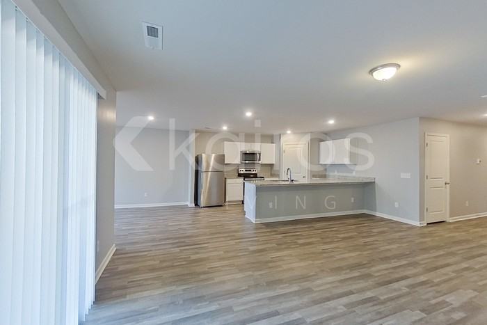 2567 Myatt St Se - Photo 2 of 22