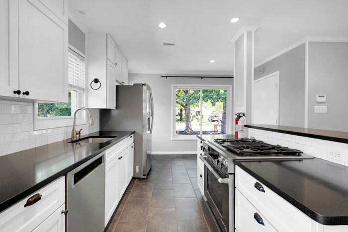 2617 W 49th 1/2 St - Photo 3 of 15