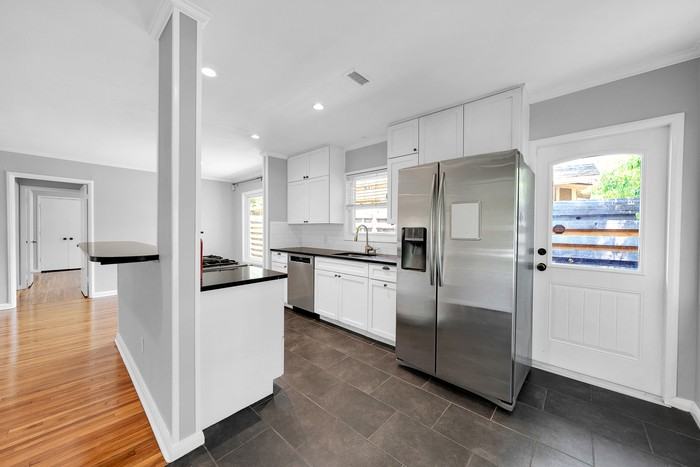 2617 W 49th 1/2 St - Photo 5 of 15