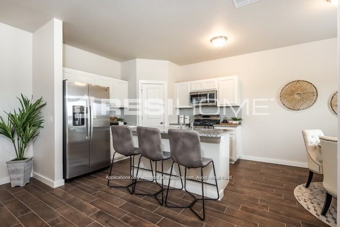 8070 Brighton Ave - Photo 3 of 18