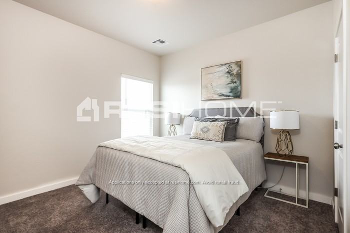 8070 Brighton Ave - Photo 7 of 18