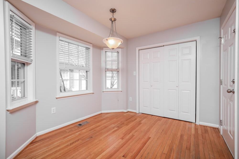 305 Occidental Dr - Photo 5 of 16