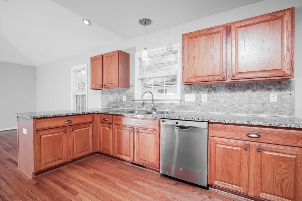 305 Occidental Dr - Photo 6 of 16