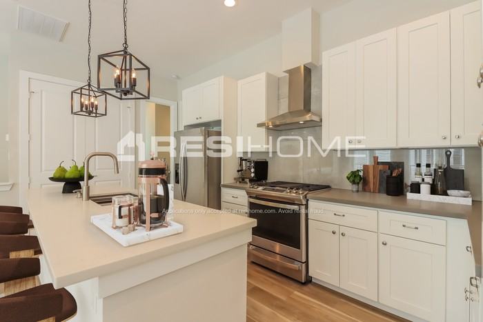 5722 Beall St #E - Photo 2 of 24