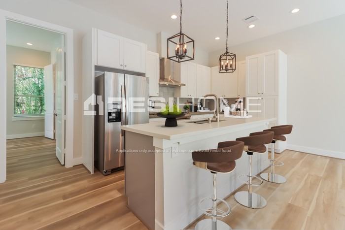 5722 Beall St #E - Photo 3 of 24