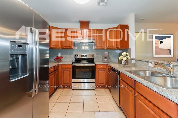 132 W Wayne St - Photo 2 of 15