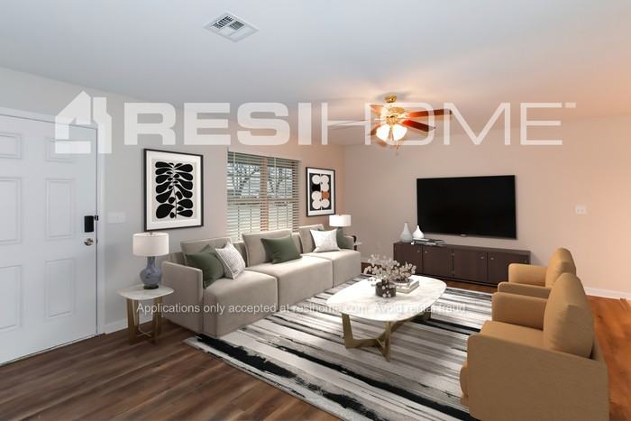 132 W Wayne St - Photo 4 of 15