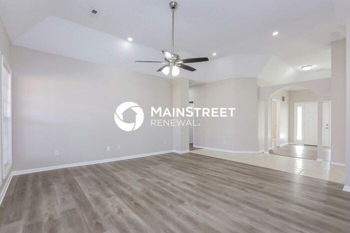 204 W 24th St - Photo 2 of 16