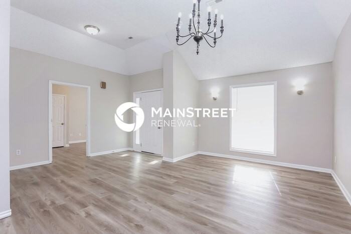 204 W 24th St - Photo 4 of 16