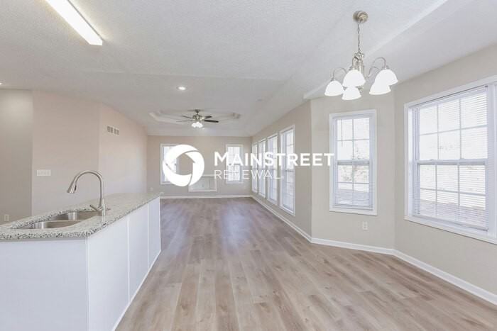 204 W 24th St - Photo 5 of 16