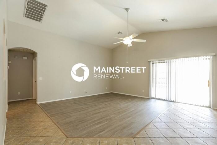 12409 W Apache St - Photo 3 of 16