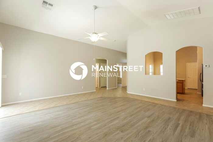 12409 W Apache St - Photo 4 of 16