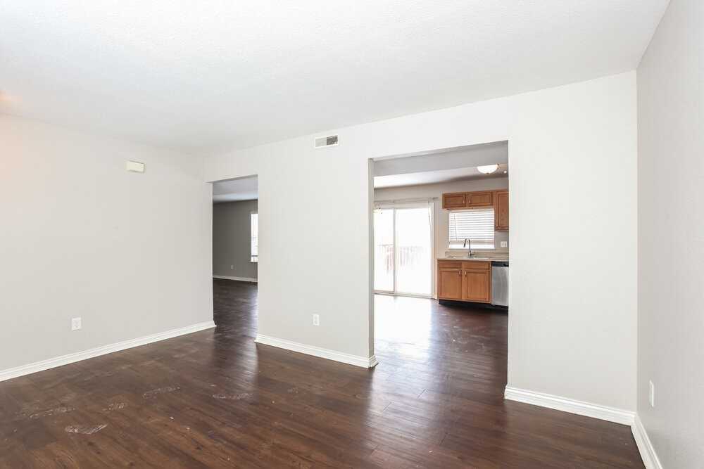 2718 Rothe Ln - Photo 5 of 17