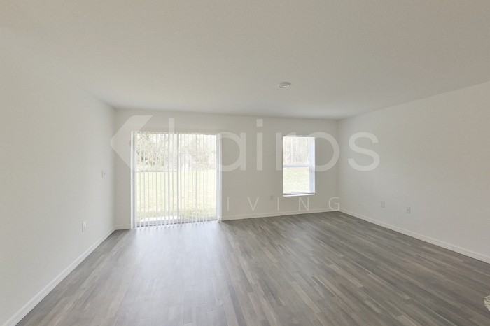 9810 N Santee Ter - Photo 4 of 21