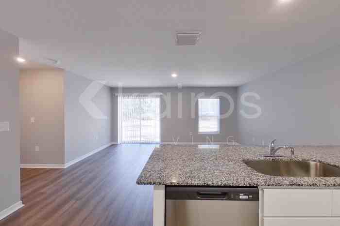 9810 N Santee Ter - Photo 6 of 21