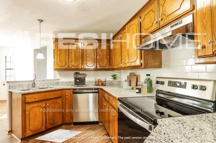 1809 Se 15th St - Photo 2 of 17